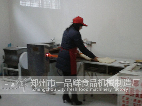 ����������˿͑������M�г������a